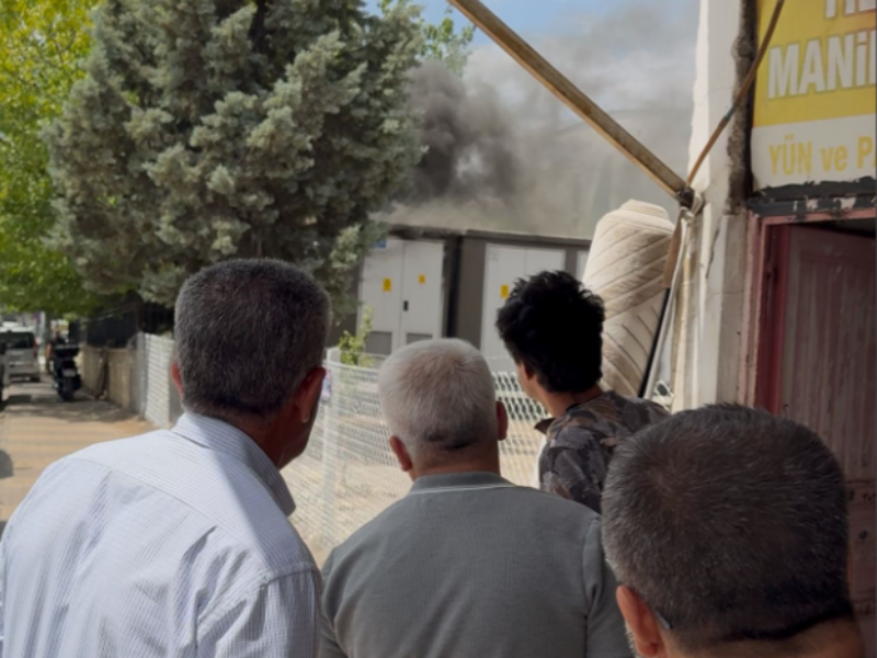 Kahta'da Trafo Patladı Yangın Çıktı